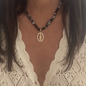 Collier madone bandana noir