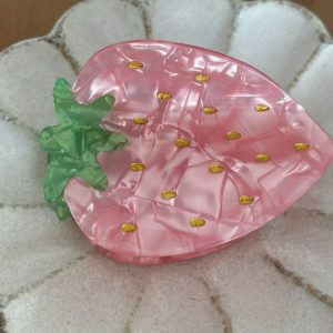 Pince à cheveux fraise rose