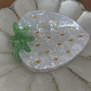 Pince à cheveux fraise blanche