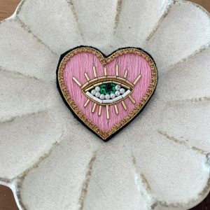 Broche eyes cœur baby pink