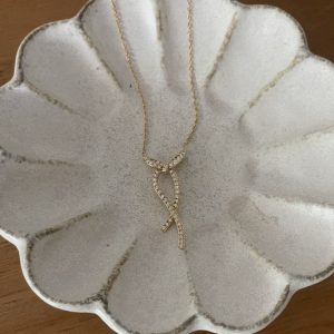 Collier glitter knot