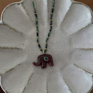 Collier éléphant peuple stone