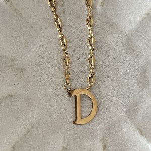 Collier D