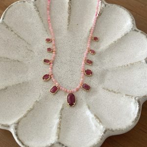 Collier pink pierres
