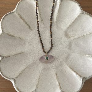 Collier stone eyes