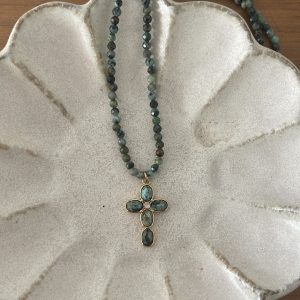 Collier green