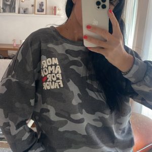 Sweat emy camo more amor gris